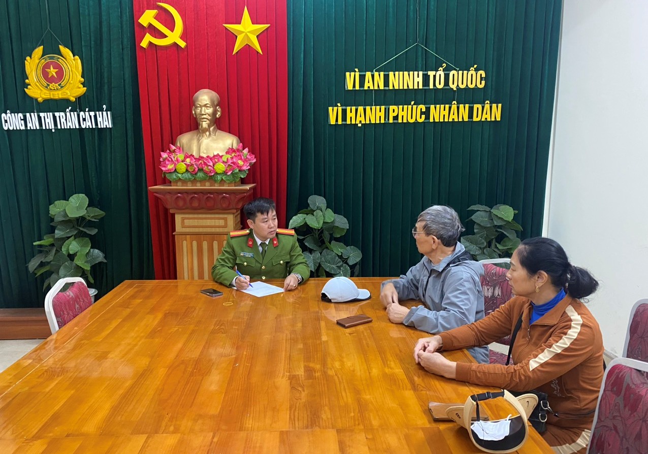 Công an thị trấn Cát Hải (huyện Cát Hải): Ngăn chặn 1 vụ lừa đảo, đánh cắp tài khoản ngân hàng với số tiền trên 2 tỷ đồng